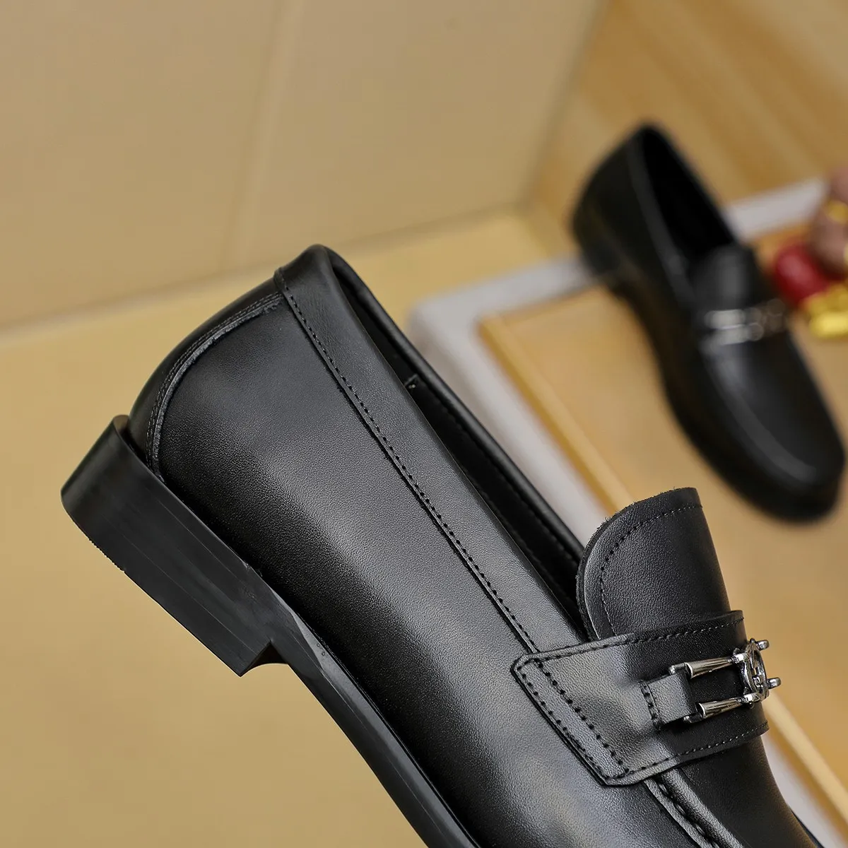 Men's men's shoes💰460💰💰Gucci official website men's business formal leather shoes updated💥Hong Kong counters synchronize new styles💥completely one-to-one replica shipment👍zero gap in counter quality 0⃣️made of imported cowhide on the outside+water-dyed🐂leather lining, color optional! Matching code 38-45